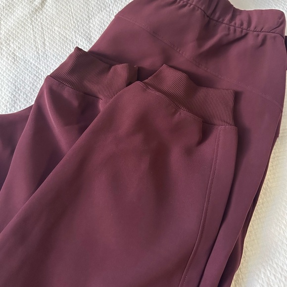 Lululemon On the Fly Jogger *Woven - SZ 10 - Picture 3 of 7